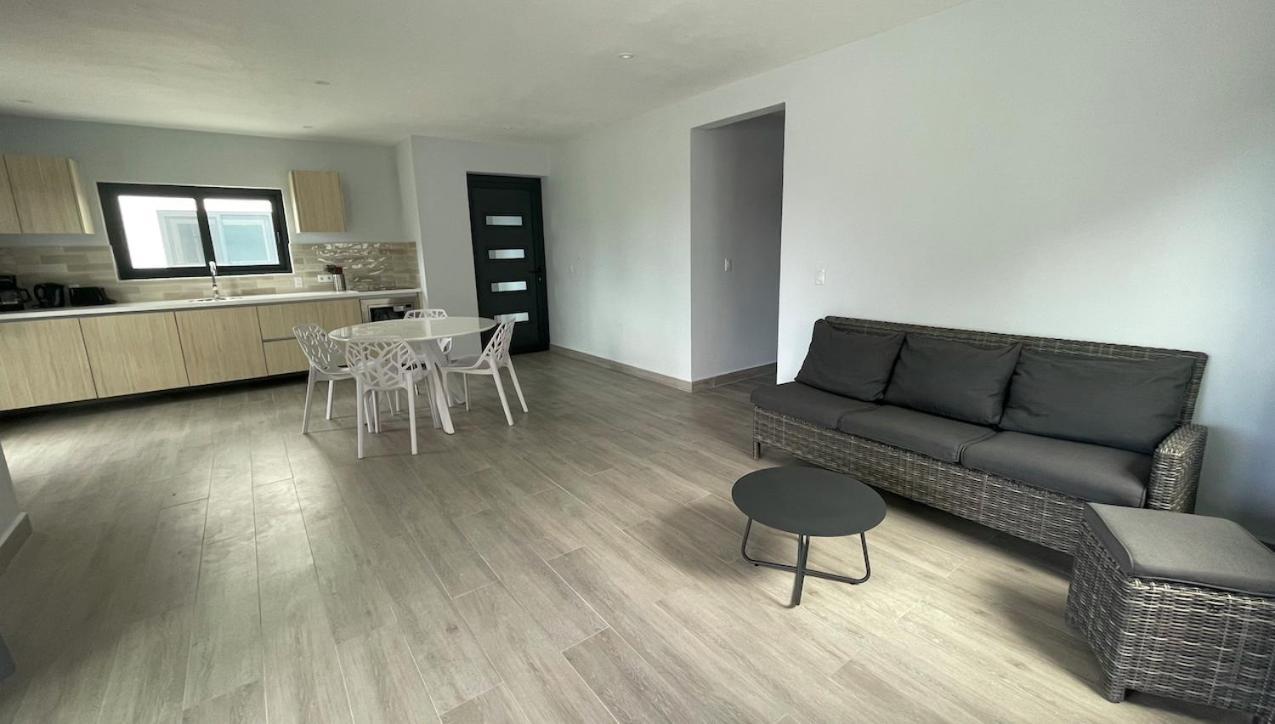 Апартаменты Whitehouse Boulevard, Close To Mambo Beach And City Centre Виллемстад Экстерьер фото